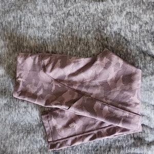 Athleta Ultimate Stash Pocket Texture Camo Capri